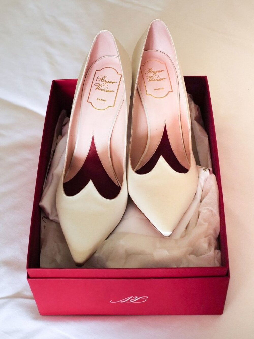 Brand New I Love Roger Vivier Ivory Pumps